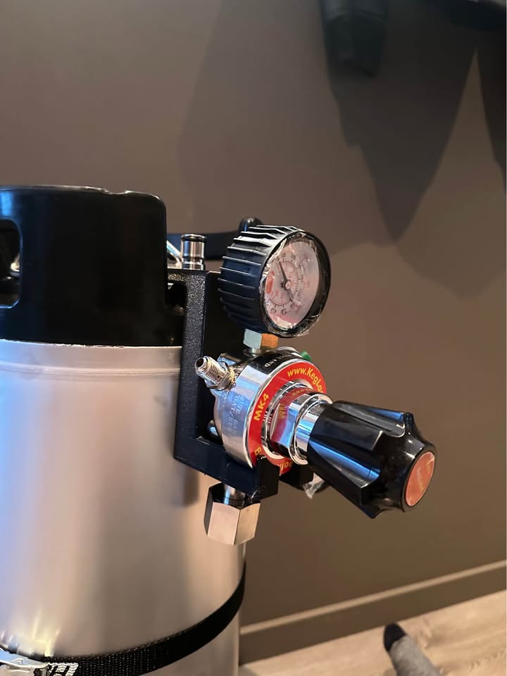 MK4 regulator-holder